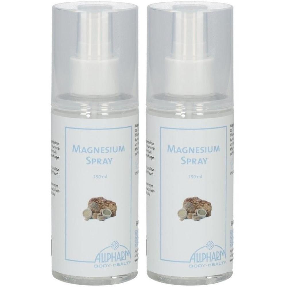 Zwei Sprühflaschen mit weißem Etikett. Aufschrift: Magnesium Spray. Darunter Logo und Produktabbildung. Klare Kunststoffkappe.