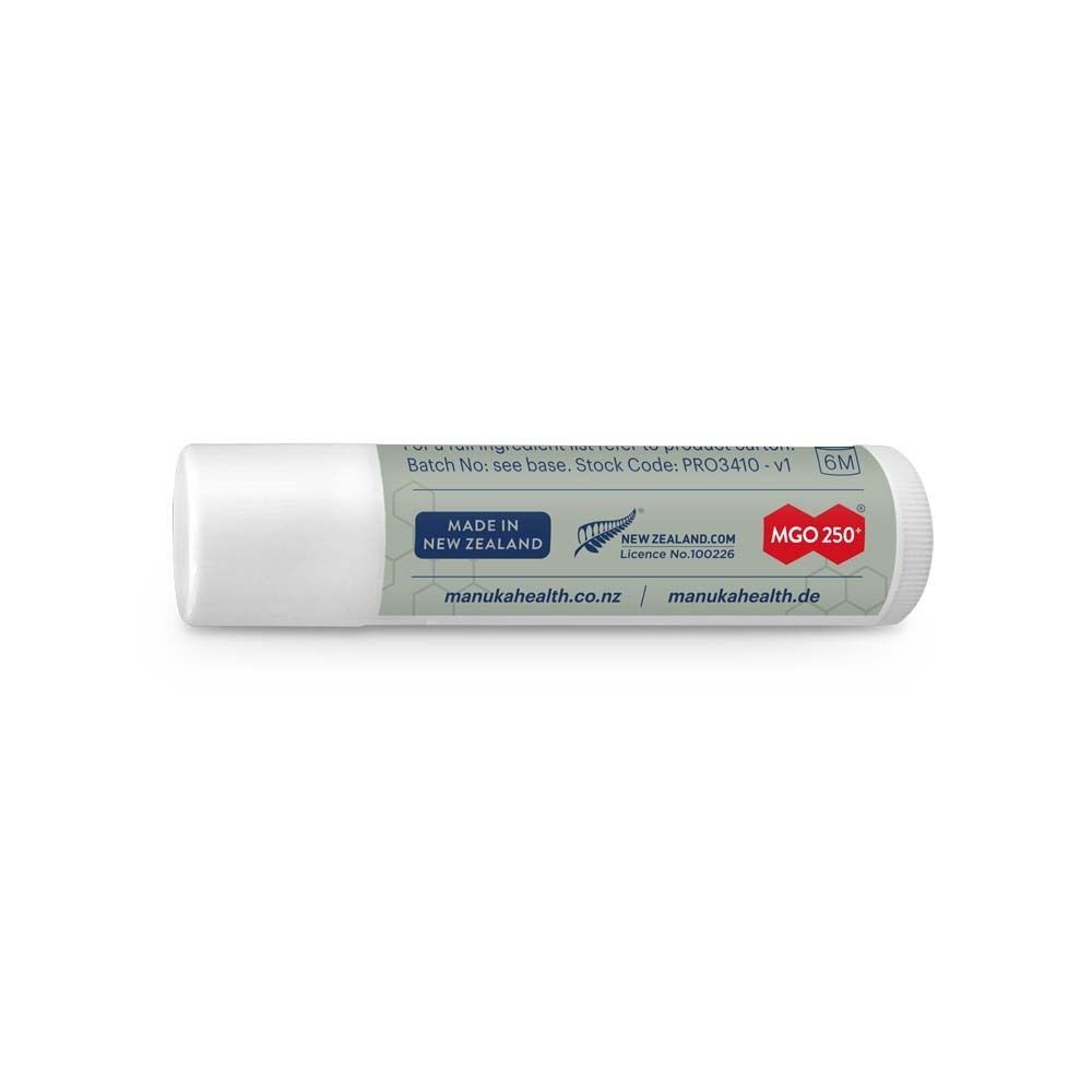 Lippenbalsam-Stift. Auf dem Stift steht "MADE IN NEW ZEALAND" und "MGO 250".