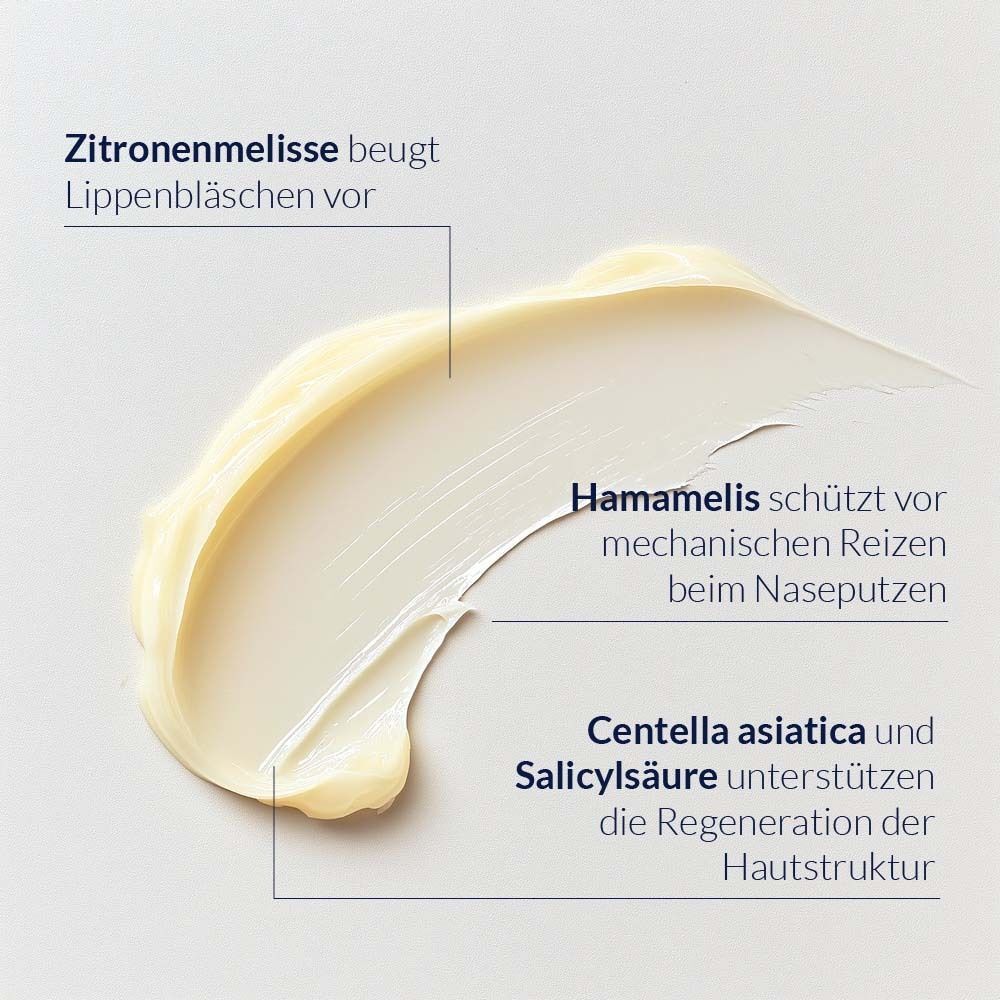 Nahaufnahme einer Creme. Beschriftungen: Zitronenmelisse, Hamamelis, Centella asiatica und Salicylsäure.