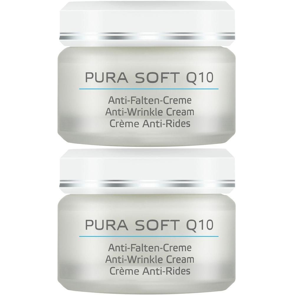 Zwei Glasbehälter mit weißem Deckel, beschriftet mit "PURA SOFT Q10 Anti-Falten-Creme".
