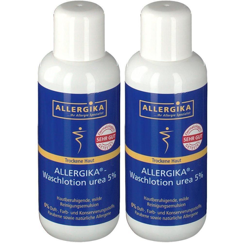 Zwei Flaschen ALLERGIKA® Waschlotion Urea 5%. Weiße Flaschen mit blauer Beschriftung und weißem Deckel. Aufschrift: SEHR GUT.