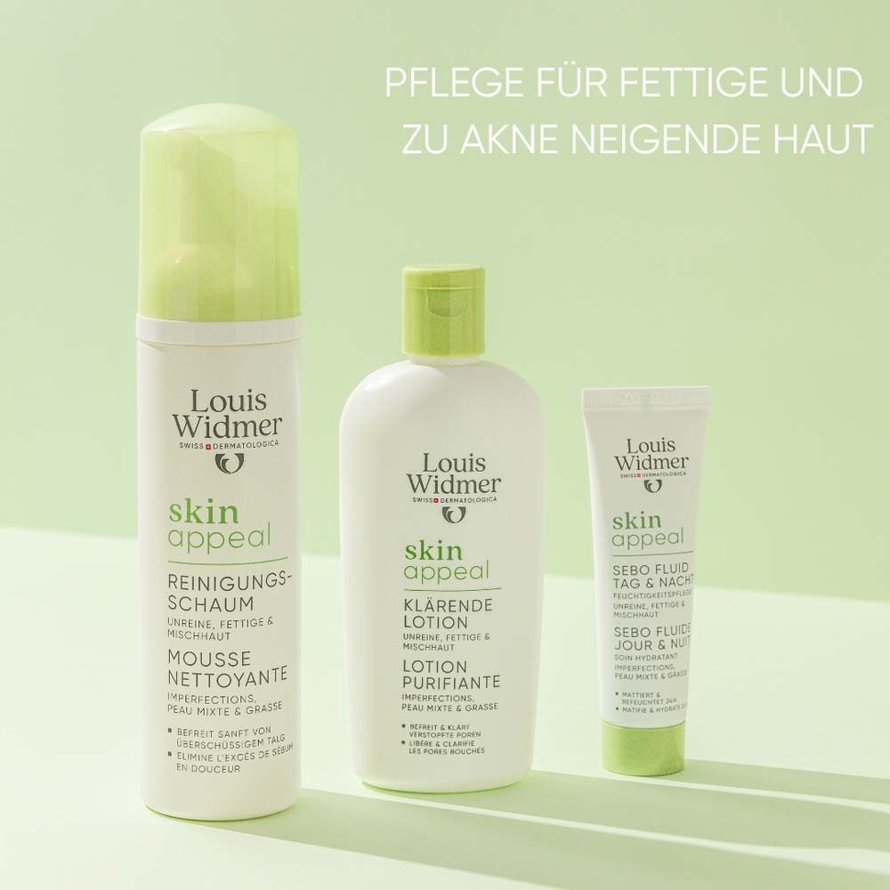 Drei Produkte Louis Widmer skin appeal: Reinigungsschaum, klärende Lotion und Sebo Fluid Tag & Nacht. Weiße Flaschen mit grünen Deckeln.