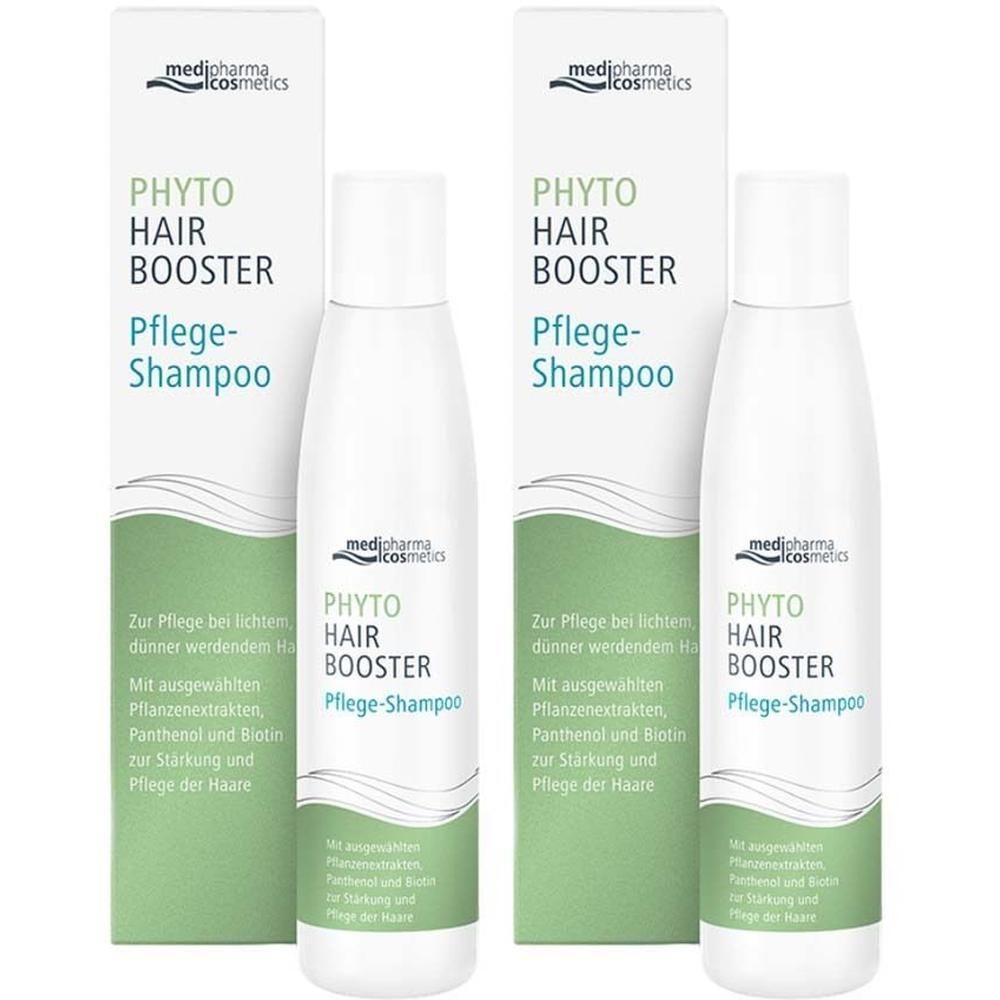 Zwei Flaschen und Verpackungen von PHYTO HAIR Booster Pflege-Shampoo. Weiße Flaschen mit grünen Etiketten und weißen Verpackungen.