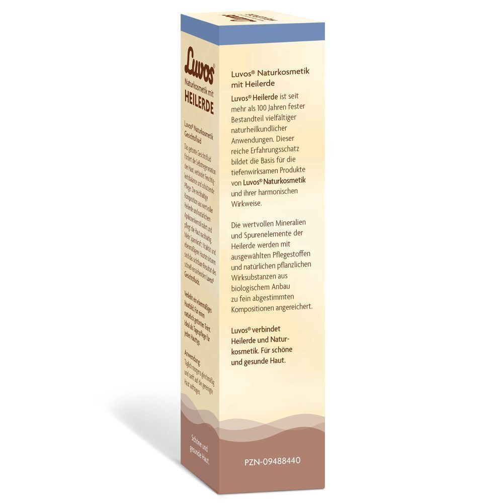 Seite Karton LUVOS getöntes Gesichtsfluid hell. Aufdruck: Naturkosmetik mit Heilerde. FZN-09488440.