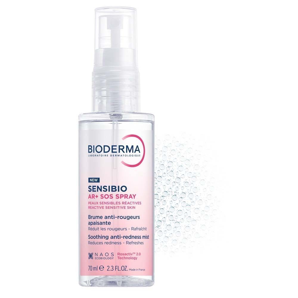 Spray. BIODERMA Sensibio AR+ SOS Spray. Klares Fläschchen mit Sprühkopf. Rosa Etikett.
