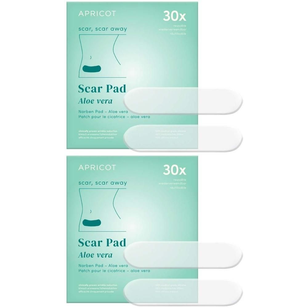 Zwei Packungen mit je 30 rechteckigen Pflastern. Aufdruck: APRICOT, Scar Pad Aloe vera. Abbildung einer Bauchpartie.