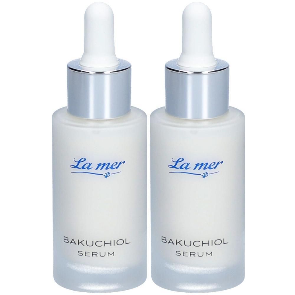 Zwei Flakons La mer Bakuchiol Serum. Glasflaschen mit silbernen Verschlüssen und Pipetten. Blaue Schriftzüge.