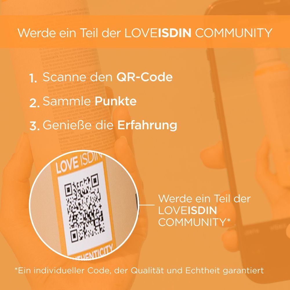 Hand hält Smartphone mit QR-Code. Text: Werde ein Teil der LOVEISDIN COMMUNITY. QR-Code und Logo.
