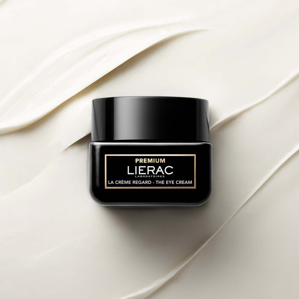 Schwarzer Tiegel mit Creme. Aufschrift: LIERAC, LA CRÈME REGARD - THE EYE CREAM.