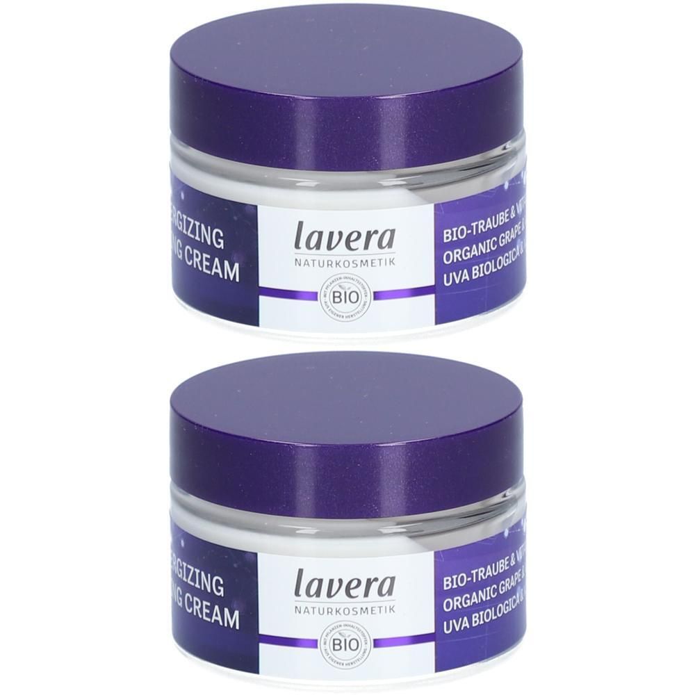 Zwei Cremetiegel mit lila Deckel. Auf den Etiketten steht "lavera NATURKOSMETIK" und "BIO".