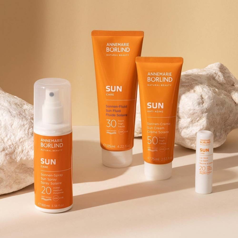 ANNEMARIE BÖRLIND SUN CARE Sonnenspray LSF 20, SUN FLUID LSF 30, SUN ANTI AGING LSF 50 und Sonnenschutzstift LSF 20.