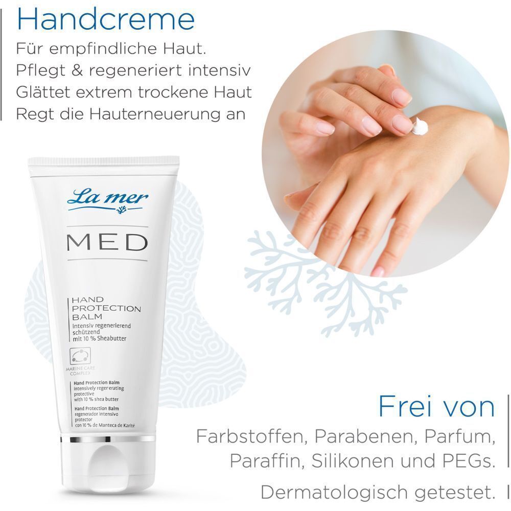 Eine Handcreme-Tube neben einer Hand, die Creme aufträgt. Text: La mer MED Hand Protection Balm. Frei von Farbstoffen, Parabenen, Parfum, Paraffin, Silikonen und PEGs.