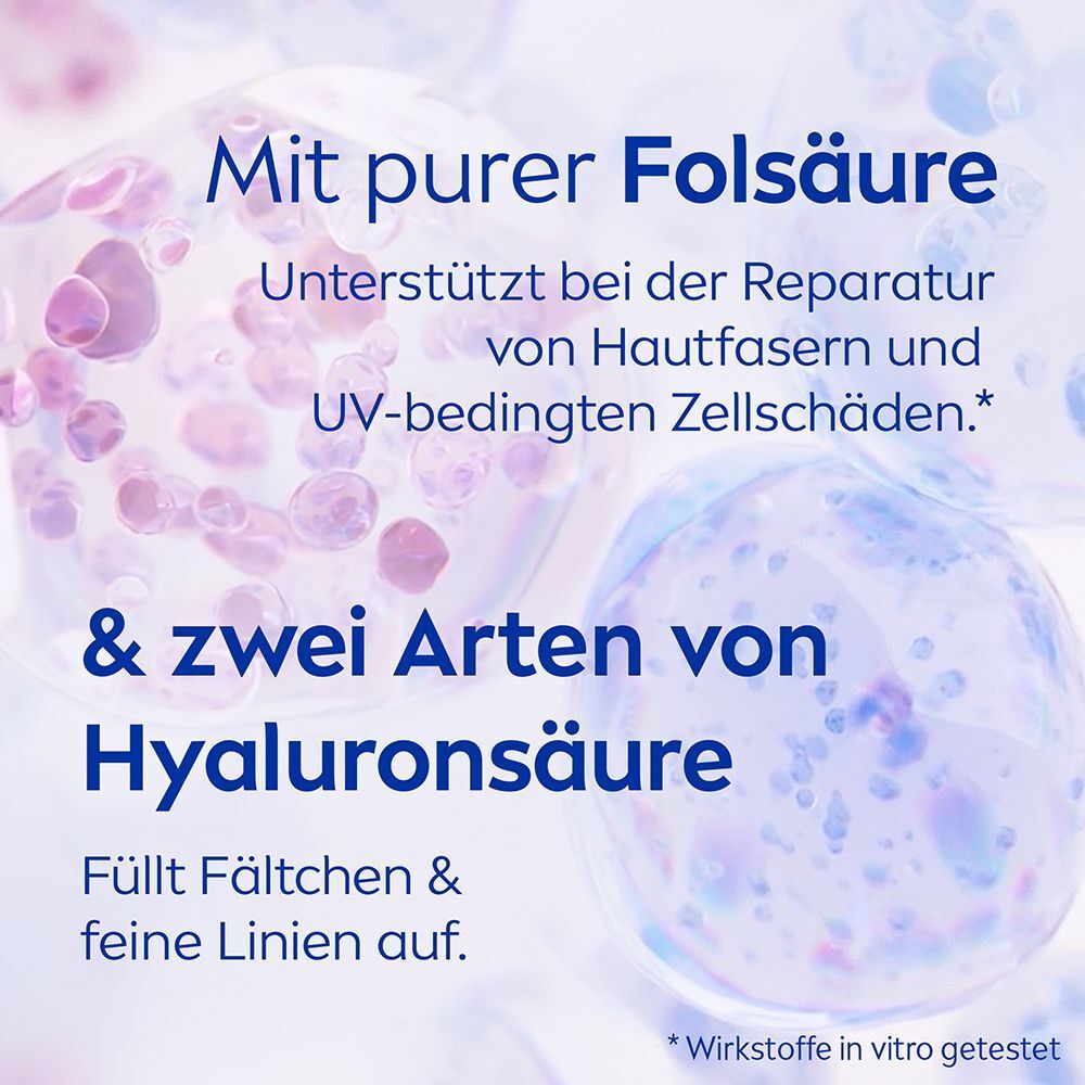Nahaufnahme von Molekülen. Text: Mit reiner Folsäure. Unterstützt bei der Reparatur von Hautfasern und UV-bedingten Zellschäden. & zwei Arten von Hyaluronsäure.