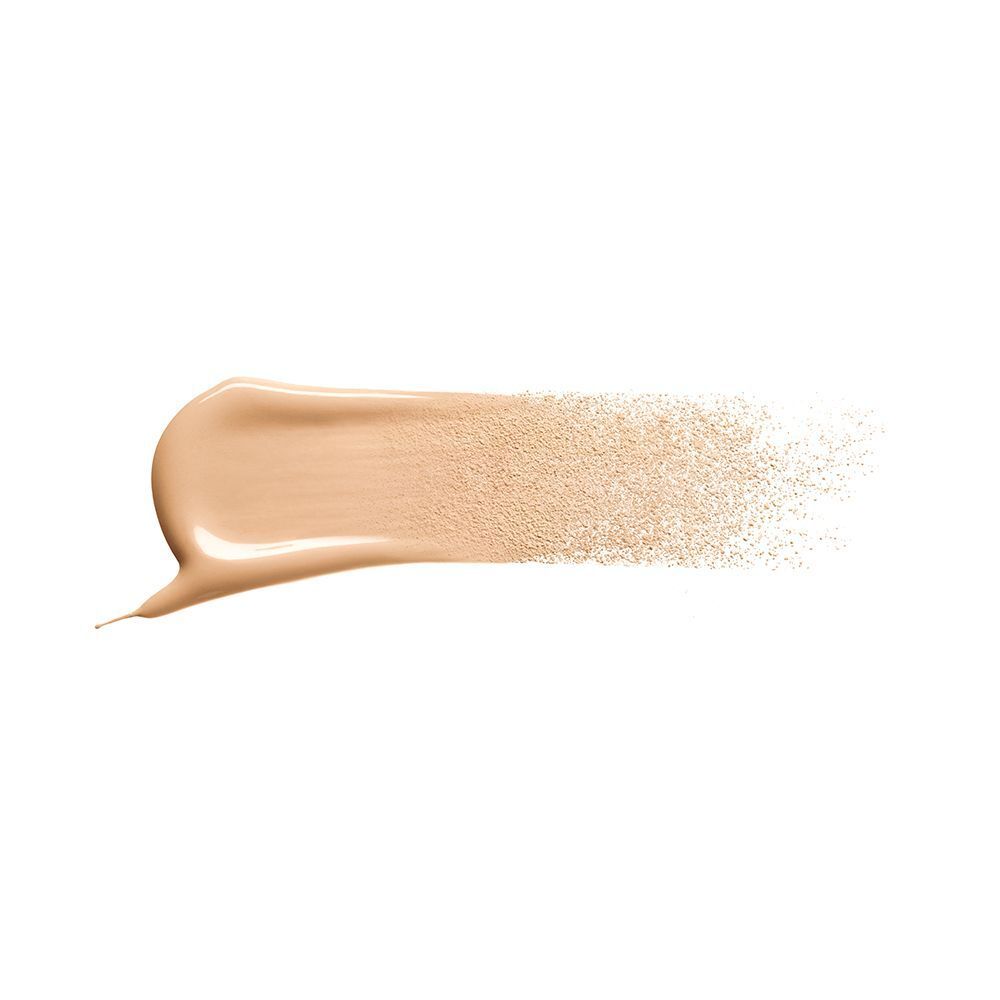 Farbklecks von BIODERMA Photoderm Aquafluide hell getönt. Helle, getönte Textur auf weißem Hintergrund.