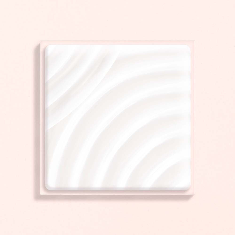 Quadratische Creme-Oberfläche mit wellenförmigen Strukturen. Auf rosa Hintergrund.