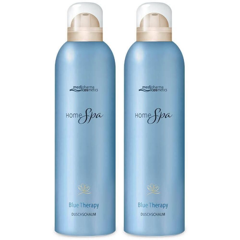 Zwei blaue Flaschen mit weißem Sprühkopf. Aufschrift: Home Spa, Blue Therapy Duschschaum. Marke: medipharma cosmetics.