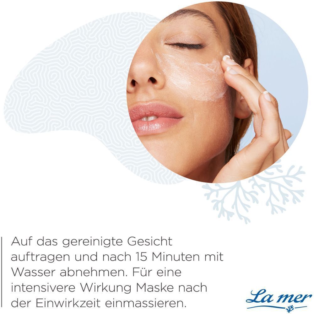 Gesicht einer Frau mit Maske. Text: Auf das gereinigte Gesicht auftragen und nach 15 Minuten mit Wasser abnehmen. Für eine intensivere Wirkung einmassieren.