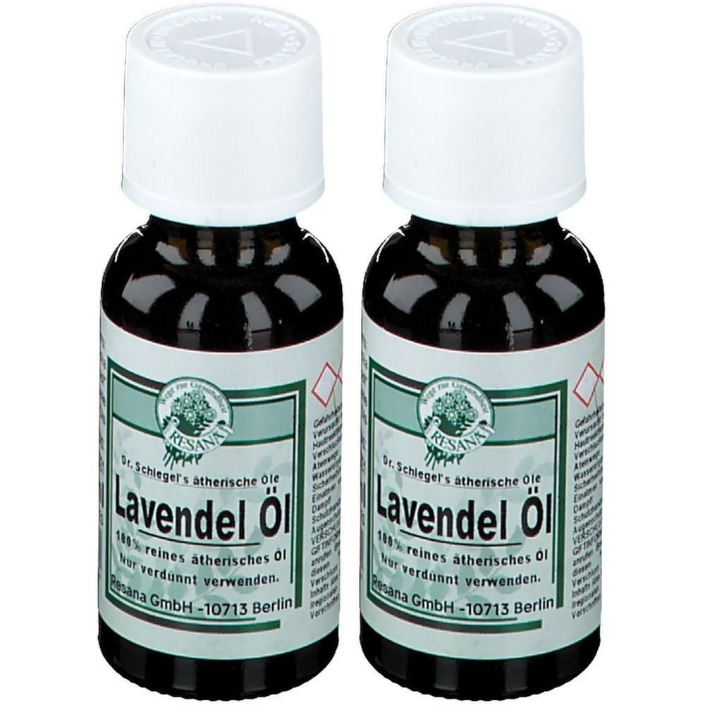 Zwei Flaschen Lavendel Öl mit weißen Deckeln und grünen Etiketten. Aufschrift: Lavendel Öl, 100% reines ätherisches Öl.