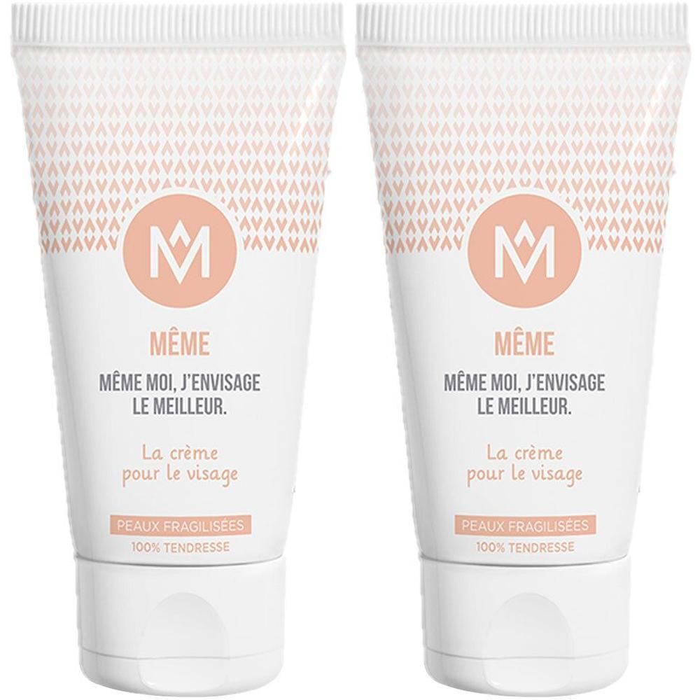 Zwei Tuben MÊME Gesichtscreme. Weiß, mit Logo und Text. Aufschrift: MÊME, MÊME MOI, J'ENVISAGE LE MEILLEUR. La crème pour le visage. Peaux fragilisées.