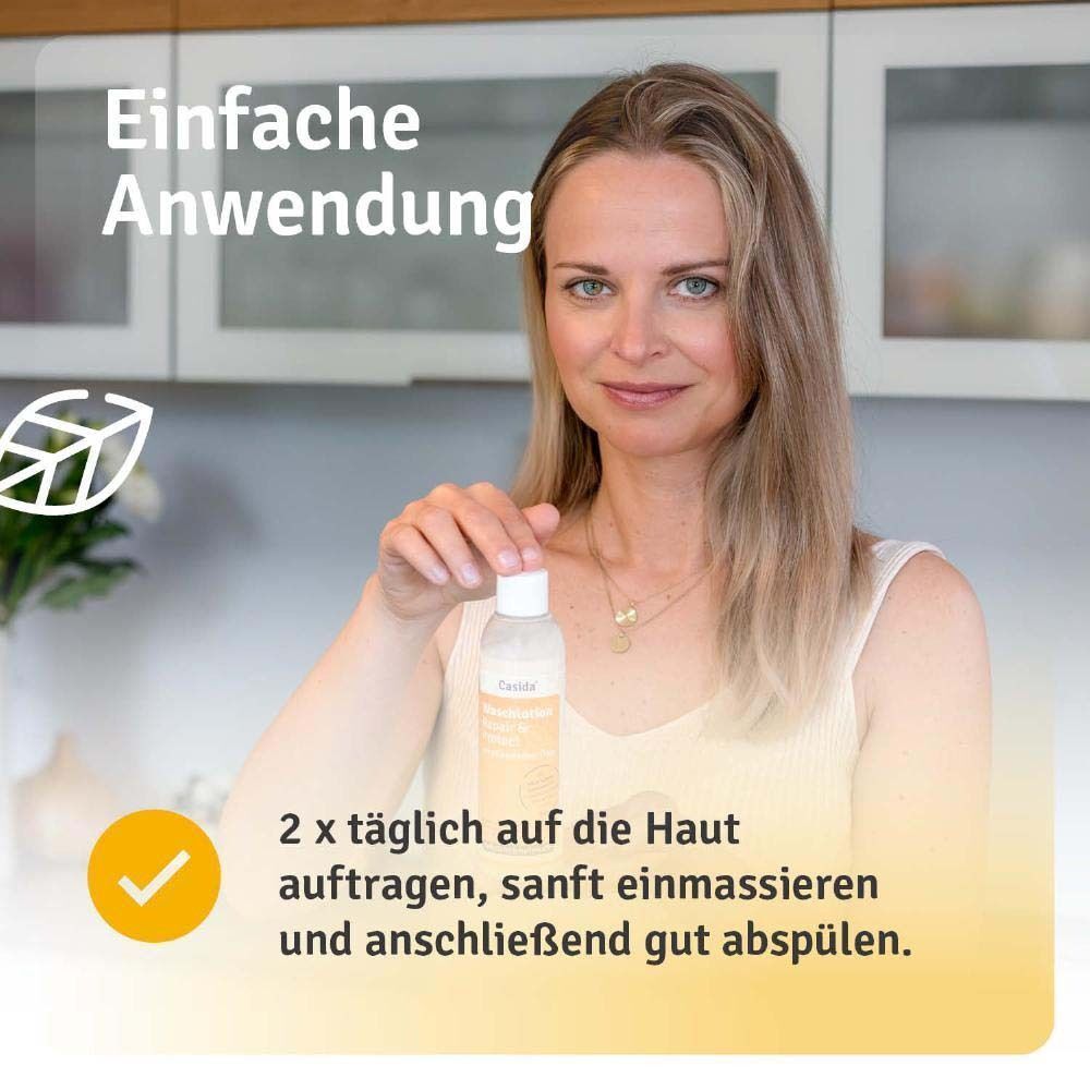 Eine Frau hält eine Flasche Casida. Text: 2 x täglich auf die Haut auftragen, sanft einmassieren und anschließend gut abspülen.