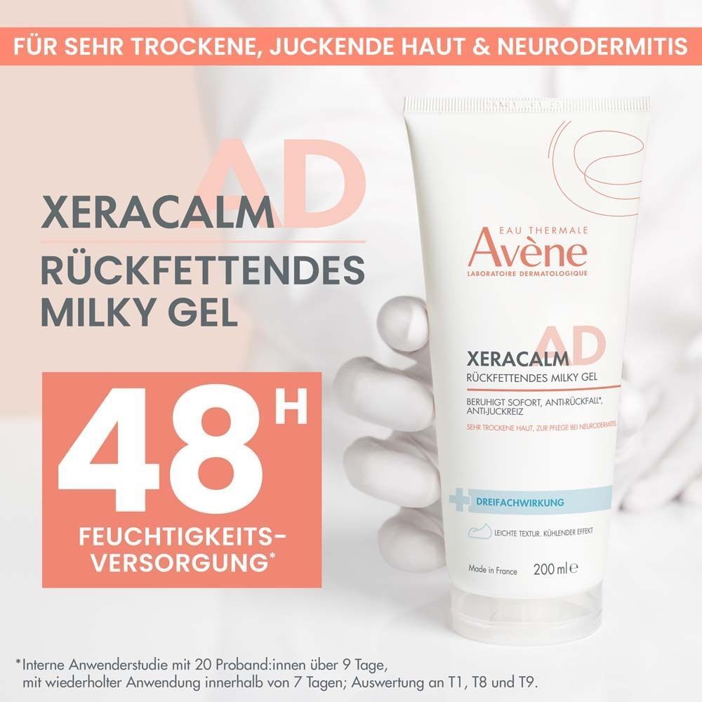 XeraCalm A.D Milky Gel Tube. Weiß, mit blauer und roter Schrift. Text: 48H Feuchtigkeitsversorgung. Marke: Eau Thermale Avène.