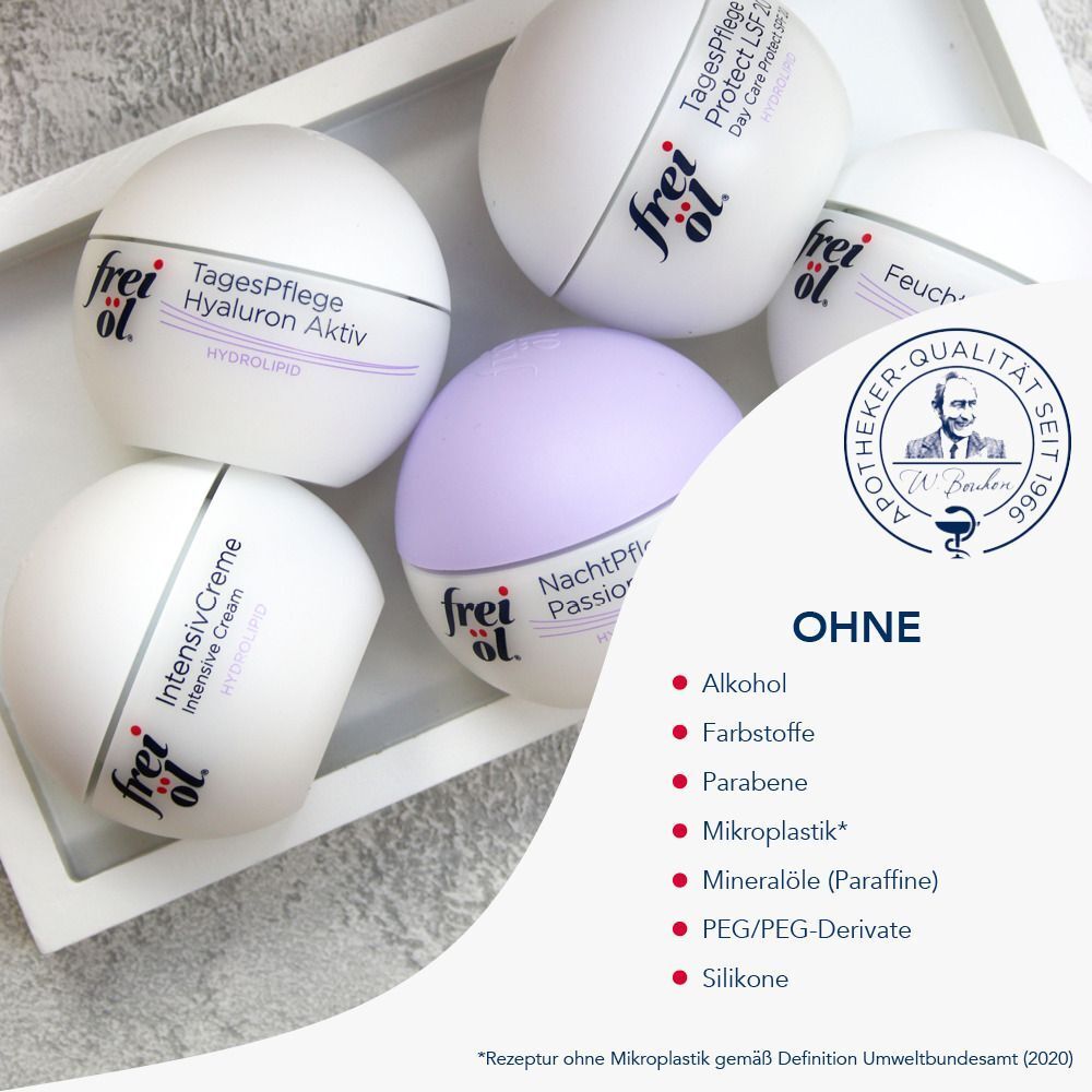 Verschiedene frei öl Produkte in einer weißen Schale. Text: Ohne Alkohol, Farbstoffe, Parabene, Mikroplastik, Mineralöle, PEG/PEG-Derivate, Silikone.