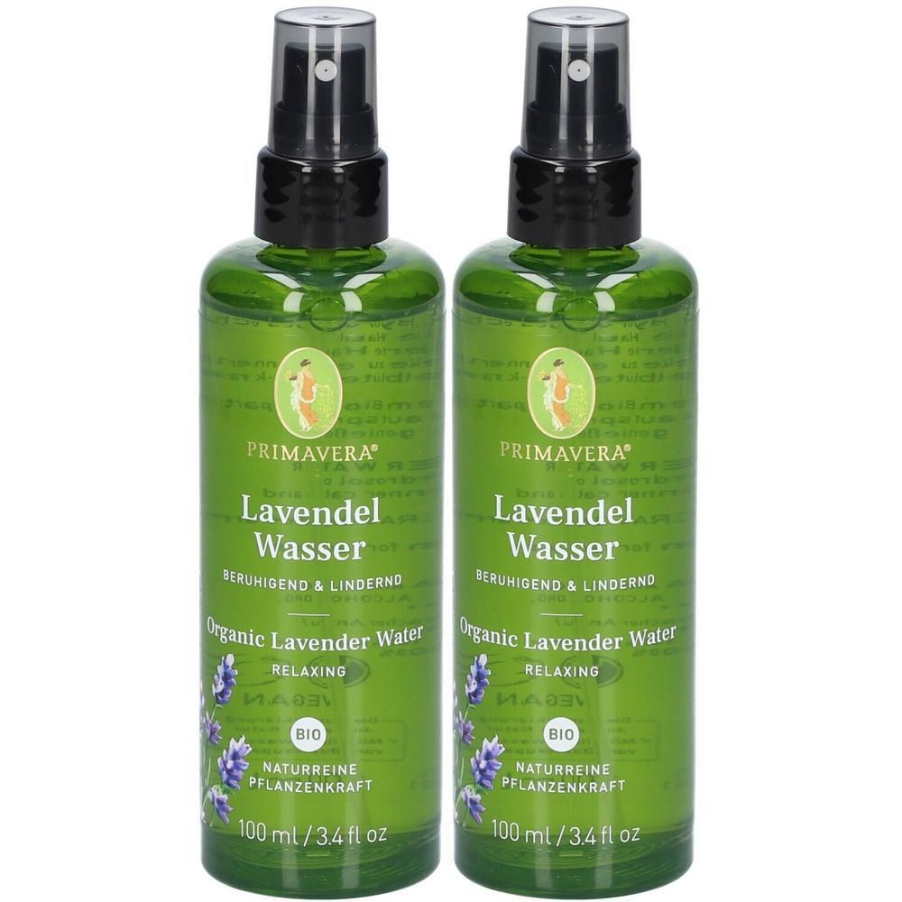 Zwei grüne Sprühflaschen mit schwarzem Sprühkopf. Aufschrift: Primavera Lavendel Wasser, Organic Lavender Water, BIO.