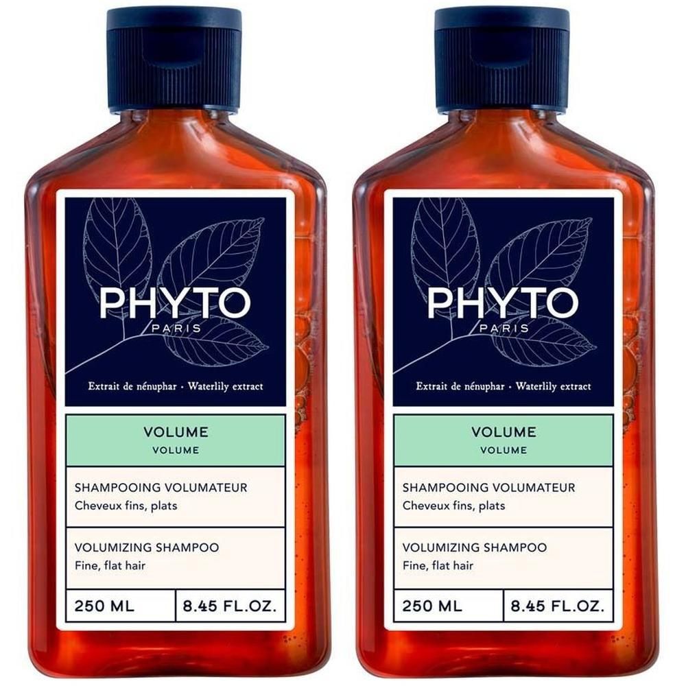 Zwei Flaschen PHYTO PARIS Shampoo. Braune Flaschen mit blauen Etiketten. Text: VOLUME, Shampooing Volumateur, 250 ml, 8.45 FL.OZ.