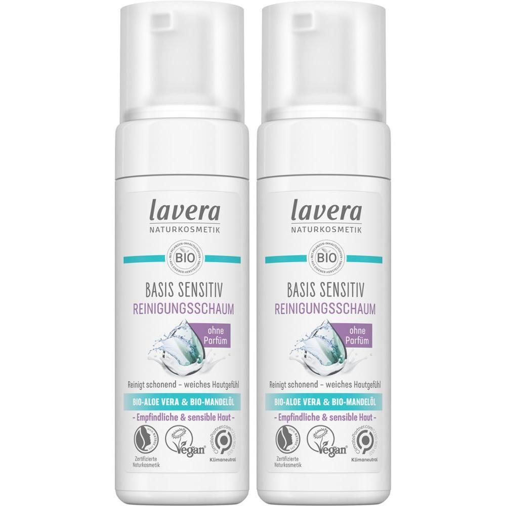 Zwei weiße Flaschen mit Pumpaufsatz. Aufschrift: lavera, Basis Sensitiv Reinigungsschaum. Bio-Aloe Vera & Bio-Mandel. Vegan.