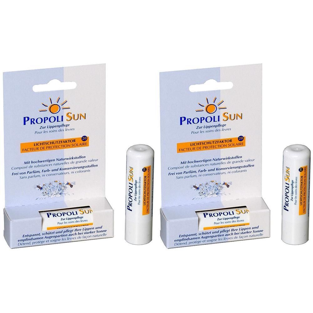 Zwei Lippenbalsam-Stifte mit Verpackung. Auf der Verpackung steht "PROPOLI SUN" und "LICHTSCHUTZFAKTOR 20".