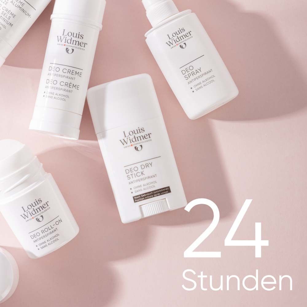 Verschiedene Louis Widmer Produkte auf rosa Hintergrund. Deo Dry Stick, Deo Crème, Deo Spray und Deo Roll-on. Aufschrift: 24 Stunden.