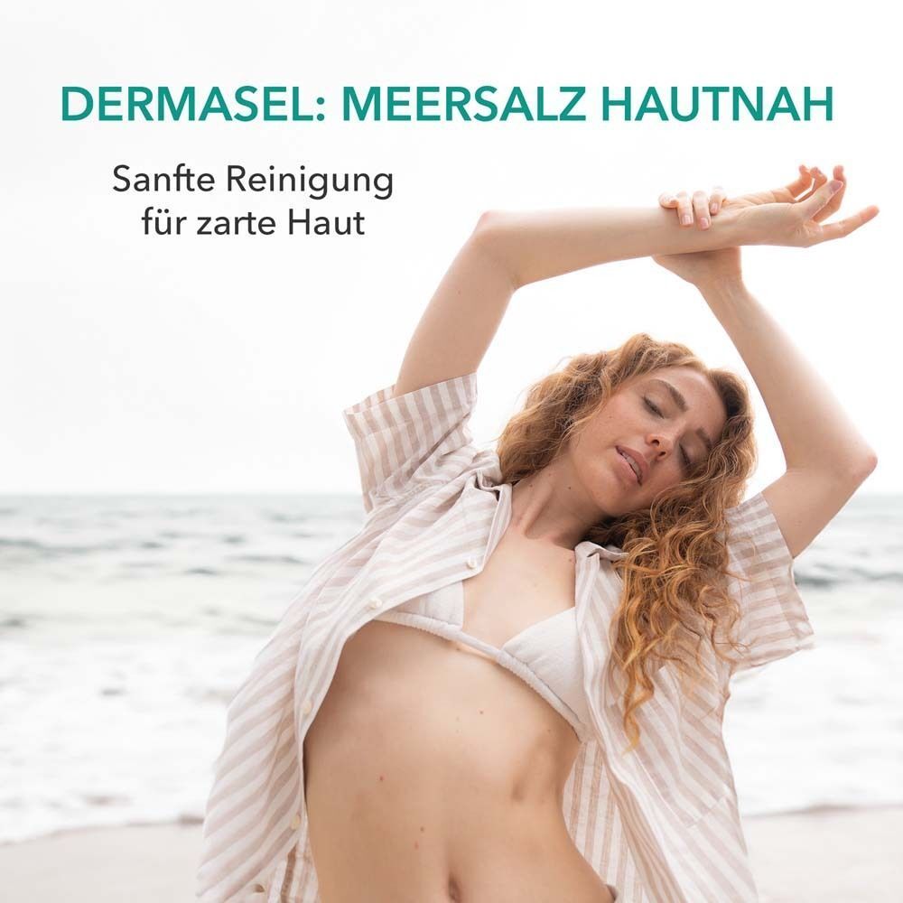 Frau am Strand. Text: DERMASEL: MEERSALZ HAUTNAH. Sanfte Reinigung für zarte Haut.