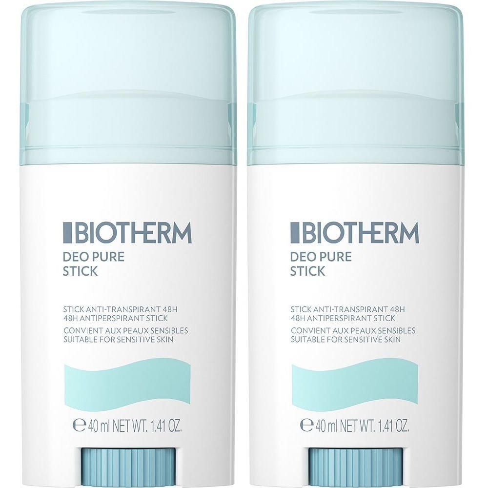 Zwei BIOTHERM Deo Pure Stick. Weiße zylindrische Verpackung mit hellblauem Deckel. Produktbezeichnung und Text in Schwarz.