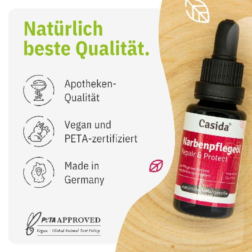 Flasche Narbenpflegeöl Repair & Protect. Apotheken-Qualität, vegan und PETA-zertifiziert, Made in Germany. Auf grünem Hintergrund.