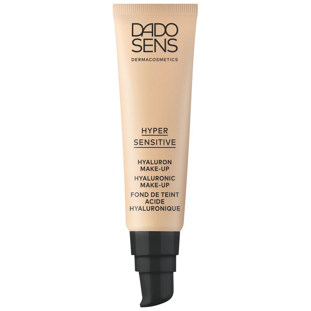 Tube Make-up. Beige Farbton. Aufschrift: DADO SENS HYPER SENSITIVE HYALURON MAKE-UP.