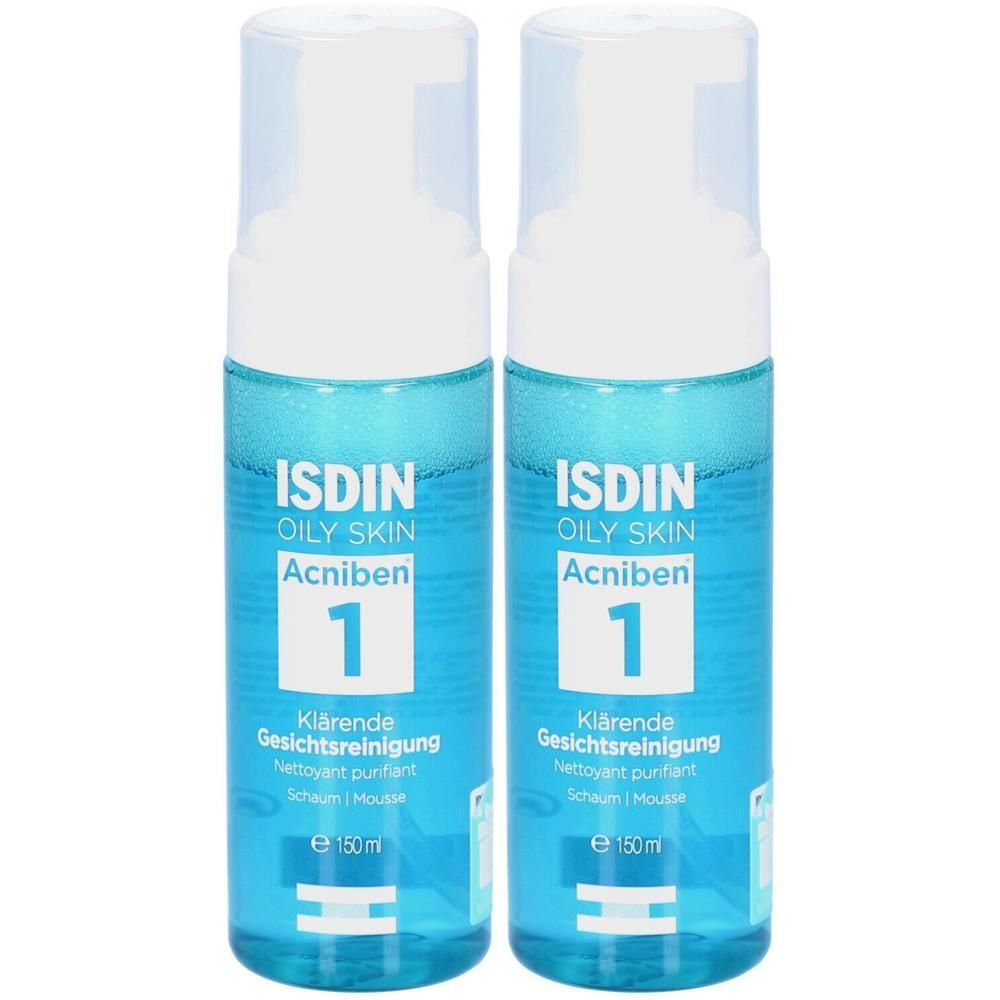 Zwei blaue Flaschen mit weißem Sprühkopf. Aufschrift: ISDIN OILY SKIN Acniben 1. Klärende Gesichtsreinigung. Schaum.