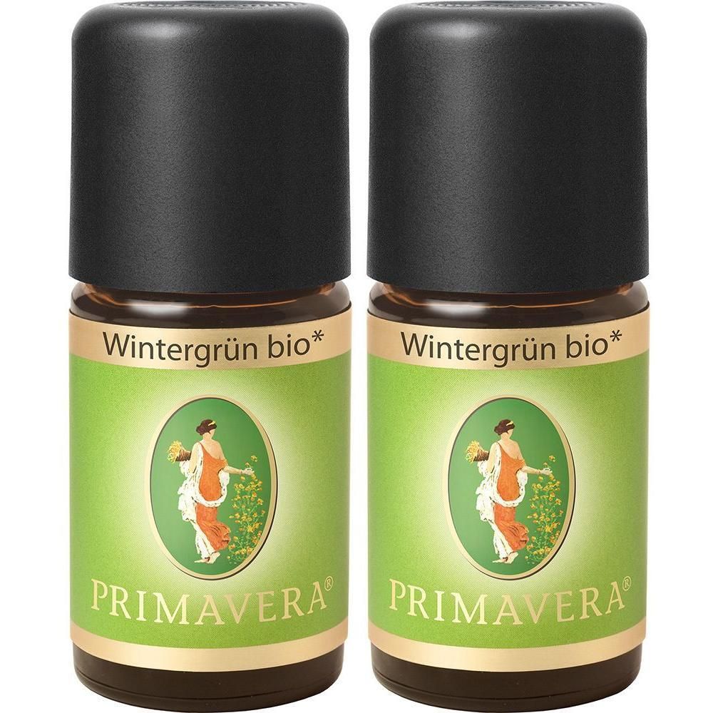 Zwei braune Glasflaschen mit schwarzen Deckeln. Auf den Etiketten steht "Wintergrün bio*" und "PRIMAVERA".