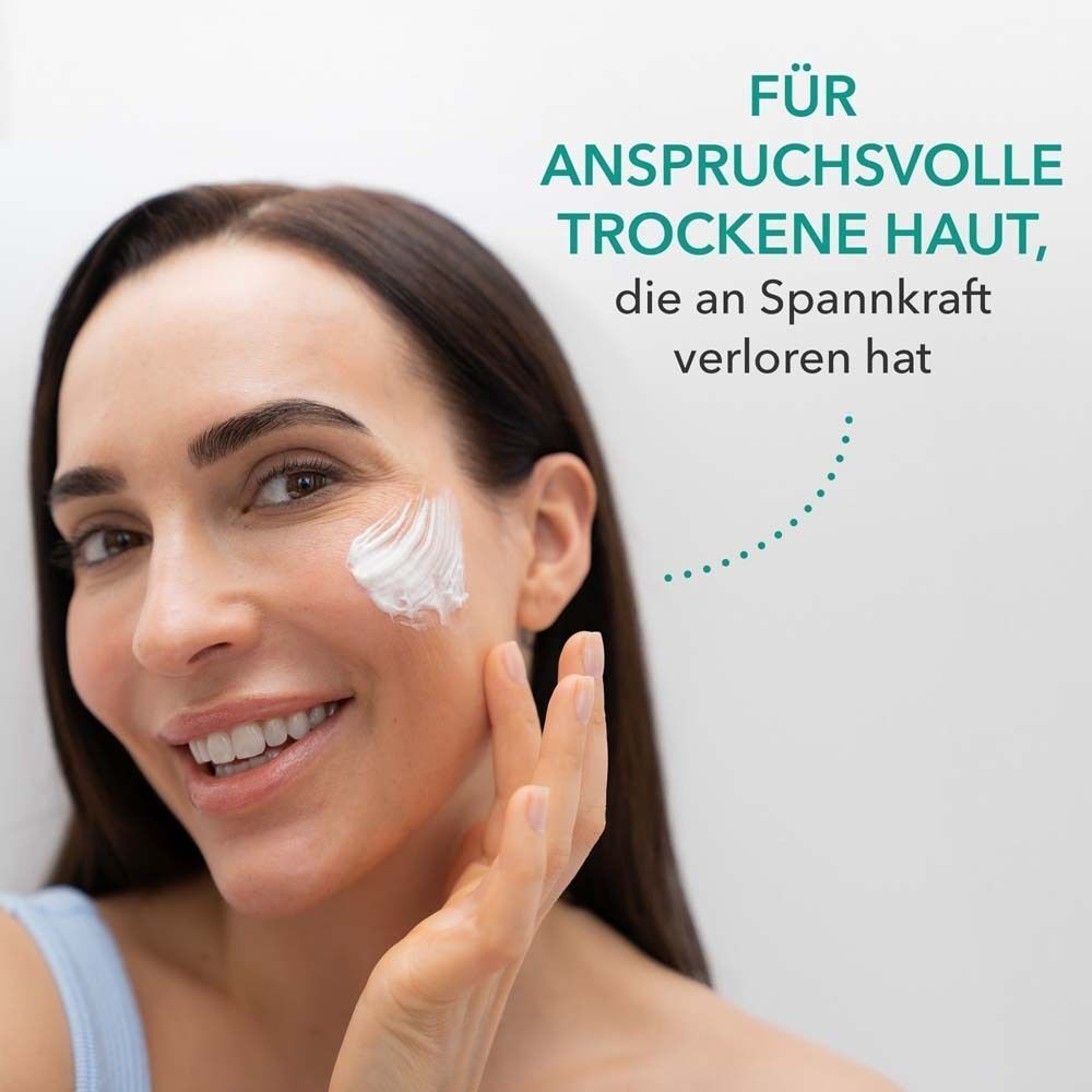 Frau trägt Maske auf. Text: Für anspruchsvolle trockene Haut, die an Spannkraft verloren hat.