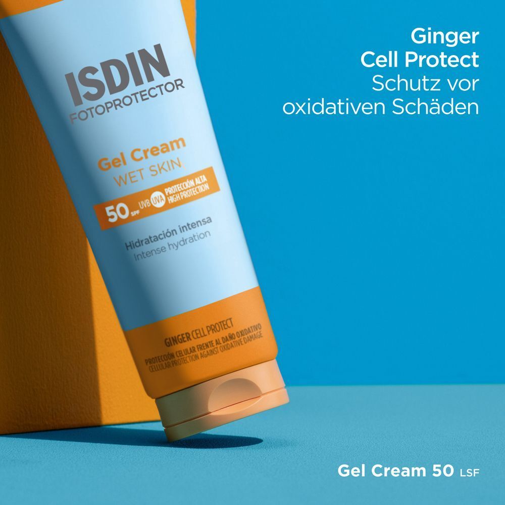 ISDIN Fotoprotector Gel Cream Wet Skin 50. Orangefarbene Tube vor blauem Hintergrund. Text: Ginger Cell Protect, Schutz vor oxidativen Schäden.