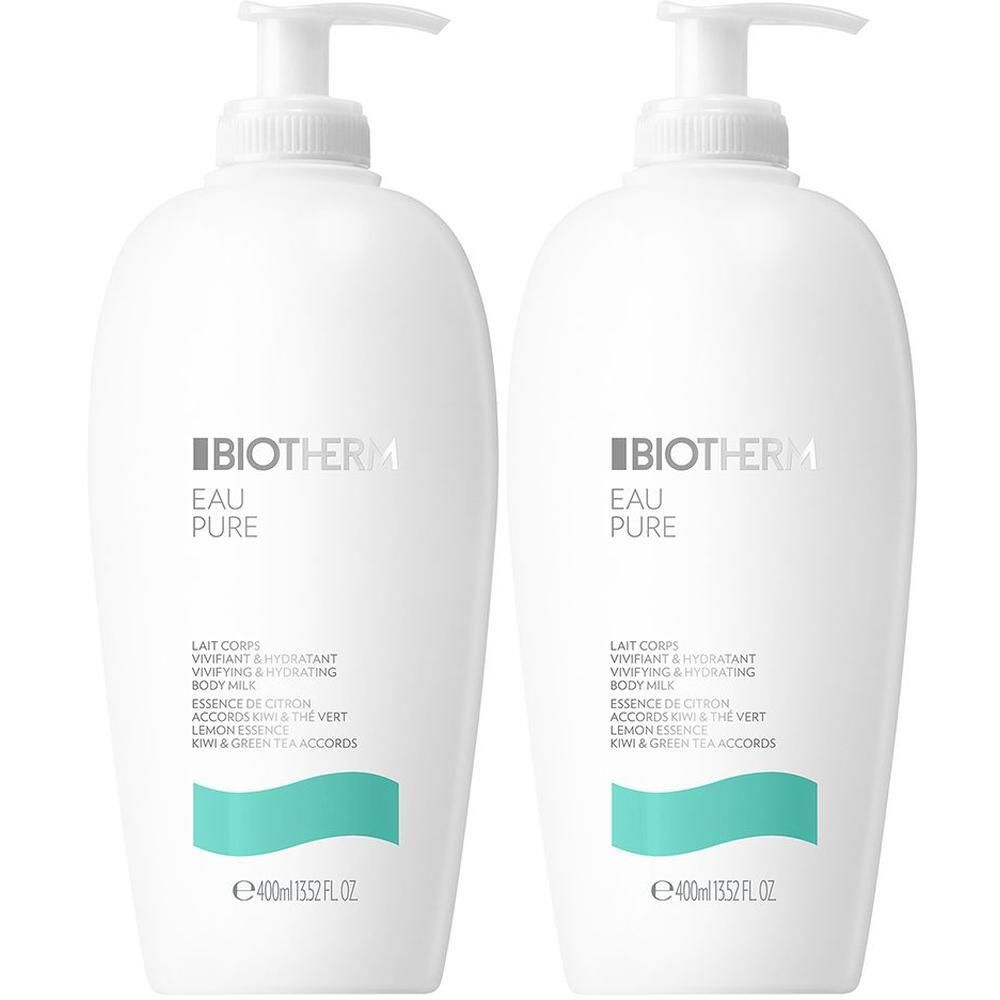 Zwei weiße Flaschen mit Pumpverschluss. Auf jeder Flasche steht "BIOTHERM Eau Pure". Text darunter: "LAIT CORPS".