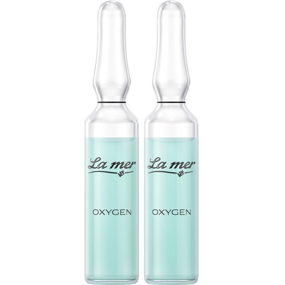 Zwei Glasampullen mit bläulicher Flüssigkeit. Auf jeder Ampulle steht "La mer" und "OXYGEN".