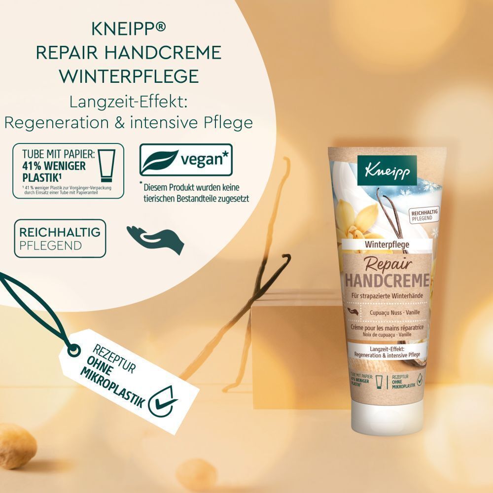 Kneipp Repair Handcreme Winterpflege. Tube mit Papieranteil, veganes Produkt. Beige Hintergrund mit Vanille und Kakaobohnen.