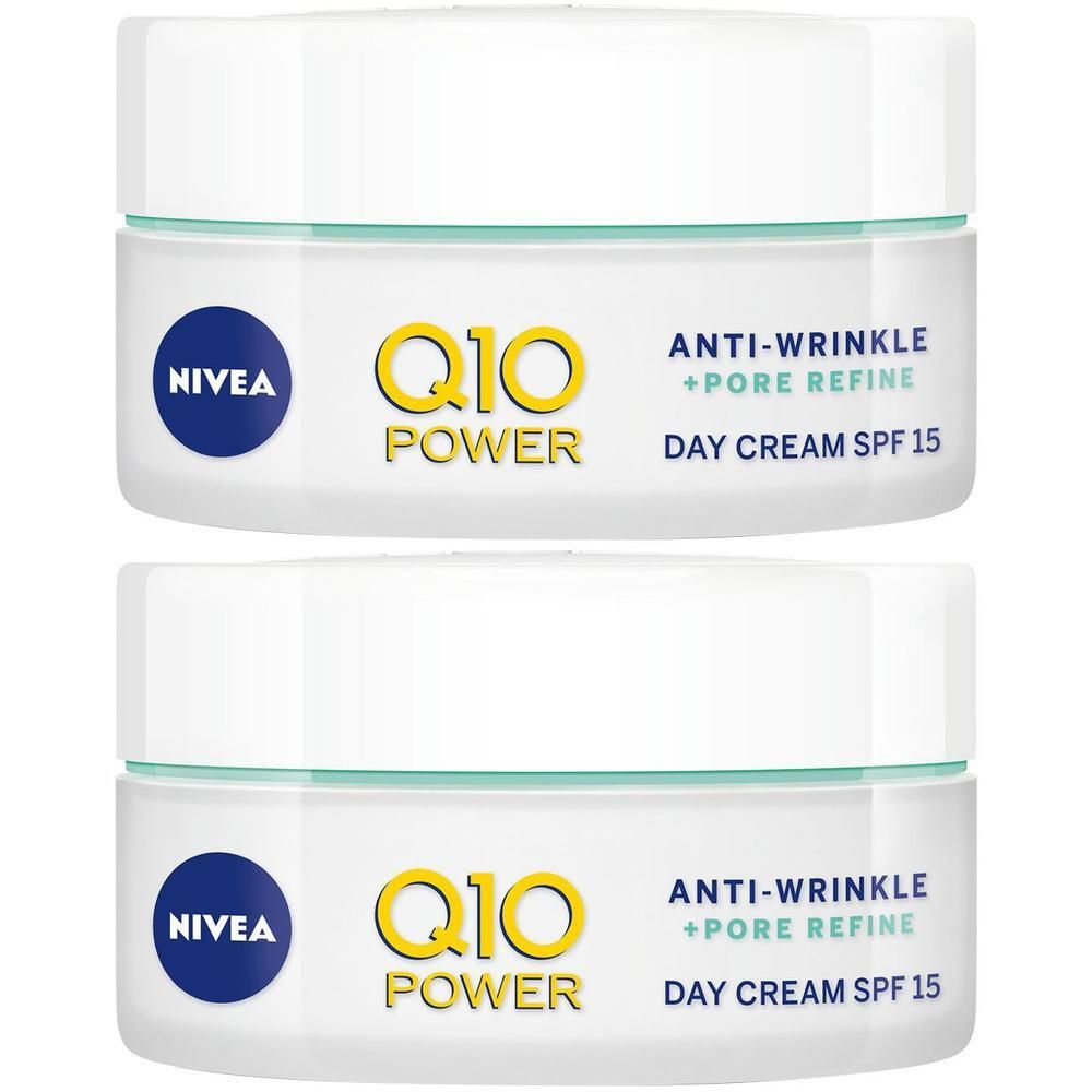 Zwei Tiegel NIVEA Q10 Power Tagescreme. Weiße Tiegel mit blauen und gelben Logos. Aufschrift: Anti-Falten + Porenverfeinerung, Lichtschutzfaktor 15.