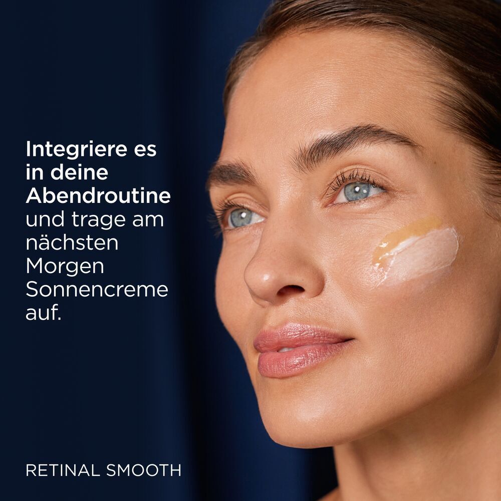 Frau mit Serum auf der Haut. Text: Integriere es in deine Abendroutine und trage am Morgen Sonnencreme auf.