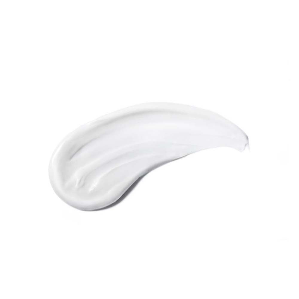 Weißer Creme-Klecks auf weißem Hintergrund. Die Creme hat eine glatte, leicht gewellte Oberfläche.