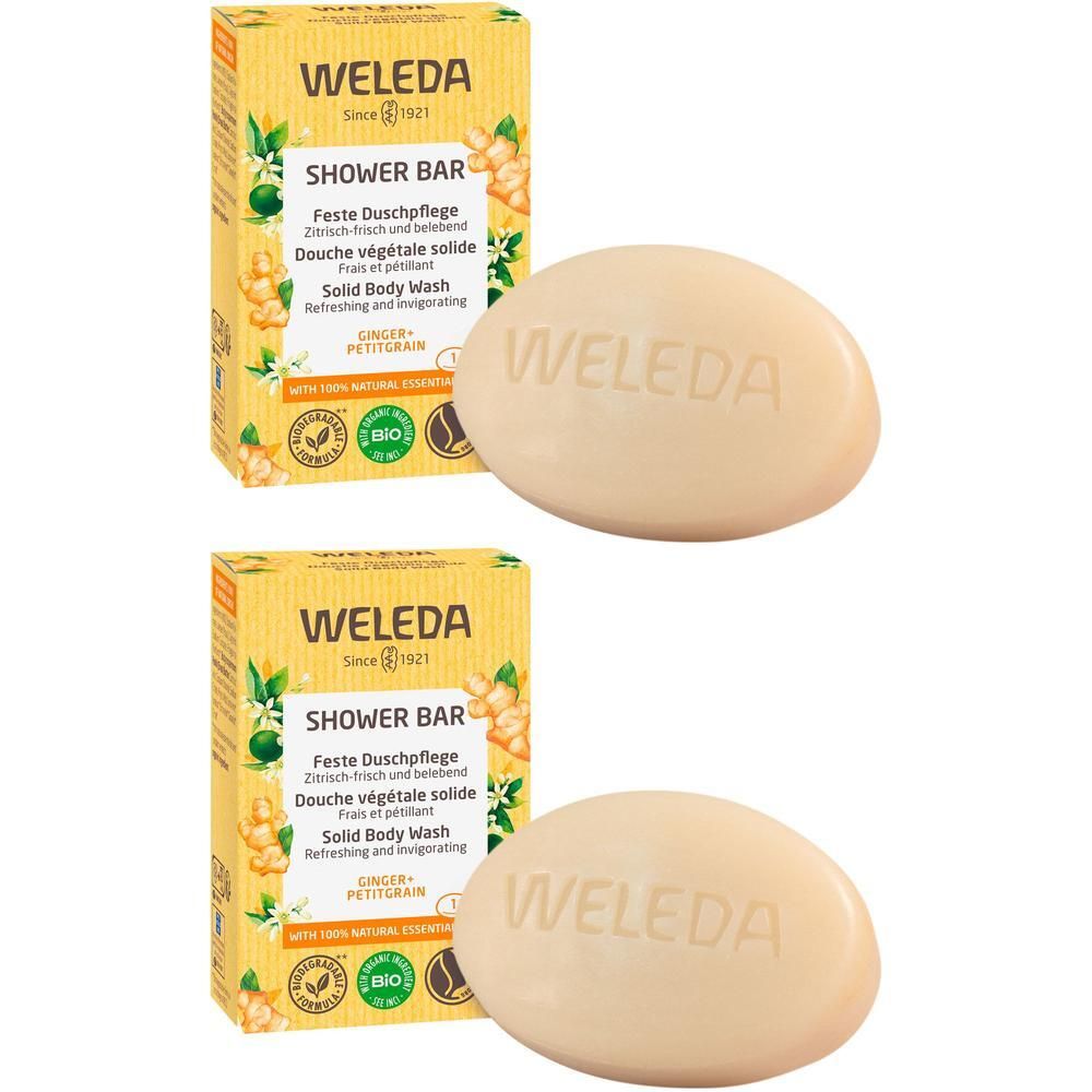 Zwei ovale Seifen und zwei Kartons. Auf den Kartons steht "WELEDA SHOWER BAR". Die Seifen sind hellbraun. Auf den Seifen steht "WELEDA".