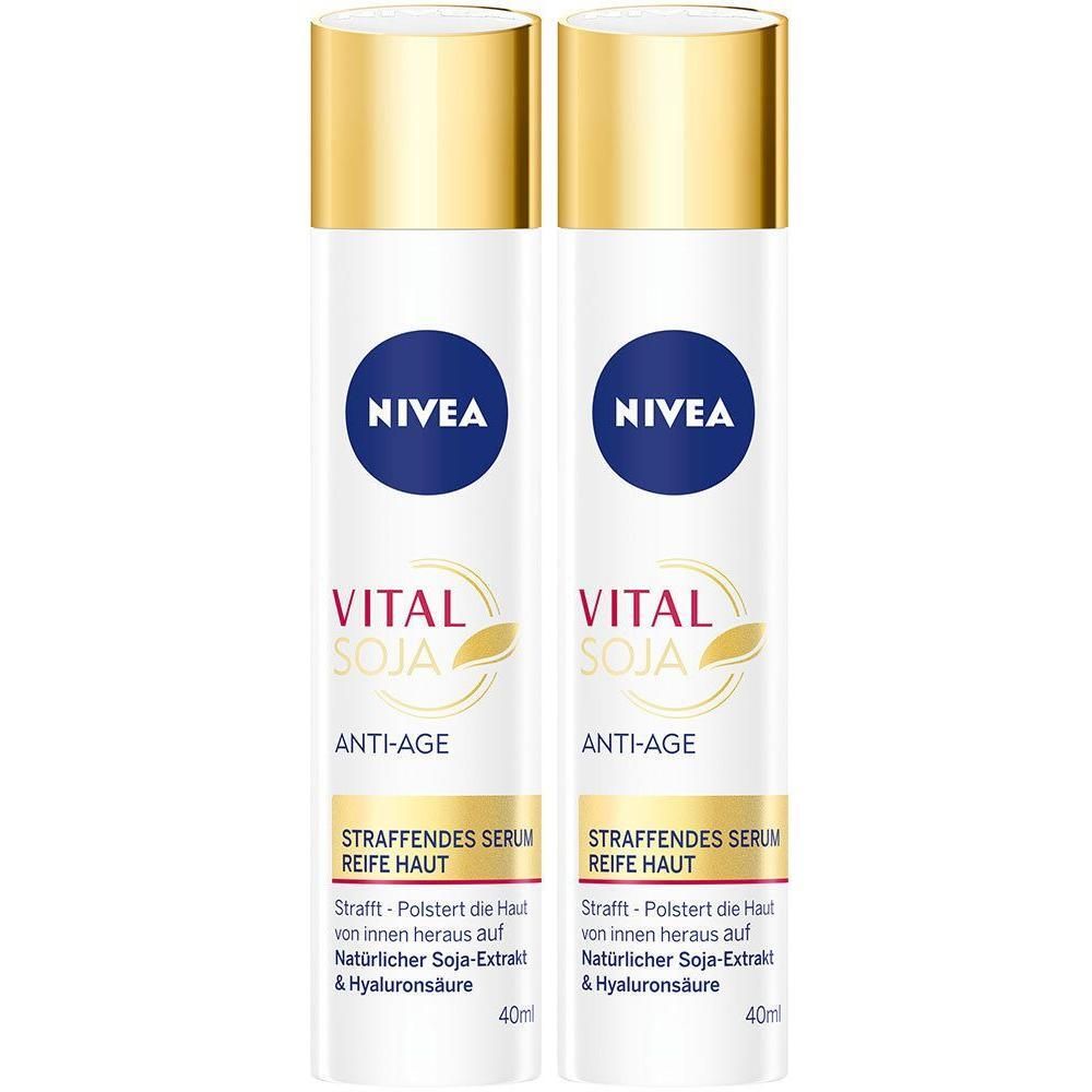 Zwei Flaschen NIVEA VITAL Anti-Age Soja Serum. Weiße Flaschen mit goldenen Deckeln. Blaue Logo-Kreise und Produktbezeichnungen.