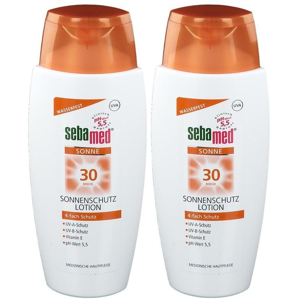 Zwei weiße Flaschen mit orangefarbenen Deckeln. Aufschrift: Sebamed Sonne, 30, Sonnenschutz Lotion. Mit UVA-Schutz.