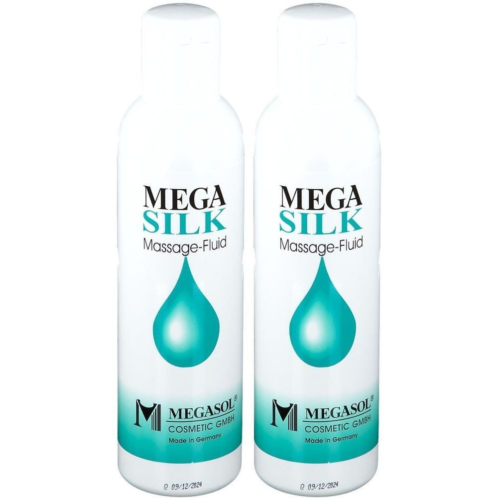 Zwei weiße Flaschen mit Etikett. Aufschrift MEGA SILK Massage-Fluid. Darunter ein Tropfen-Symbol. Marke MEGASOL COSMETIC GMBH.
