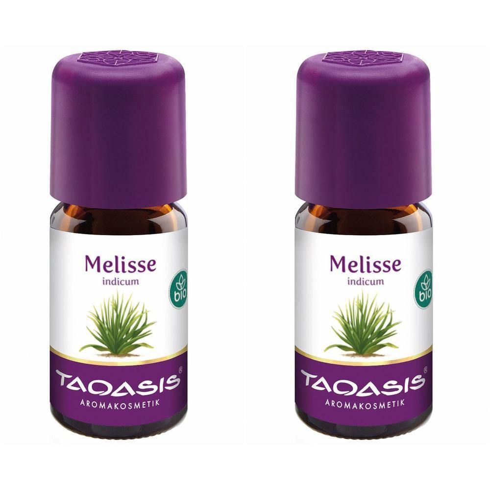 Zwei kleine Glasflaschen mit lila Deckeln. Auf den Etiketten steht "Melisse indicum" und "TAOASIS Aromakosmetik". Bio-Siegel.